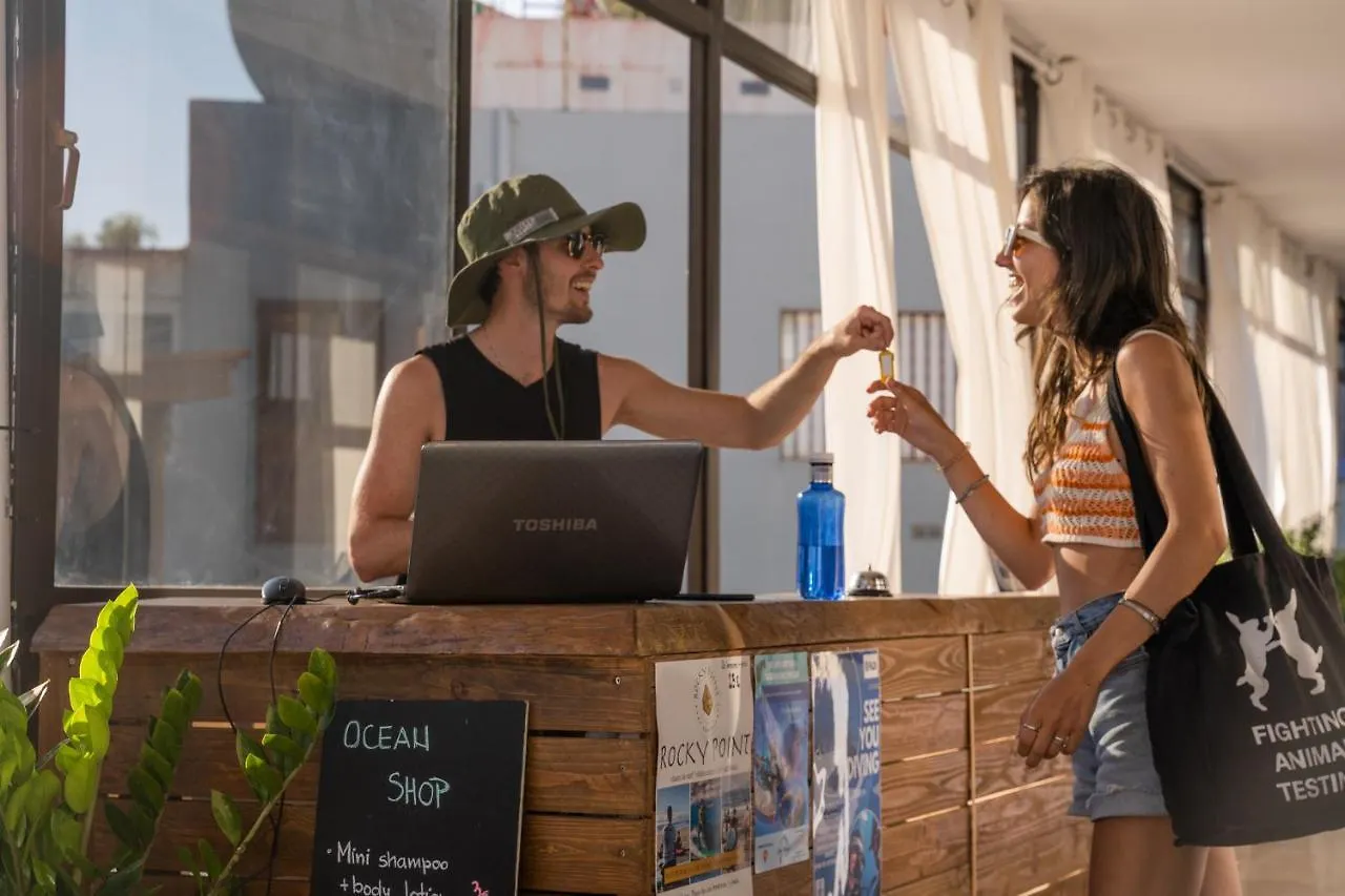 Ocean Nomads Coworking Hostel Arona