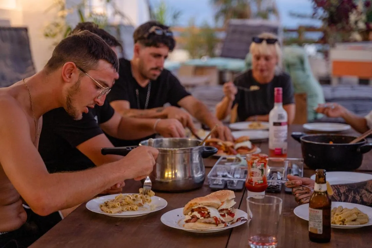 Ocean Nomads Coworking Hostel Arona